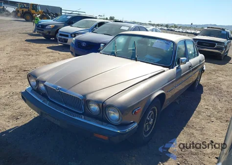 1986 Jaguar Xj6 Vanden Plas z USA, uszkodzony, nr VIN SAJAY1343GC456151